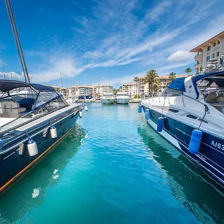 Апартаменты Le Marina Vue Canal, Parking Et Plage Фрежюс